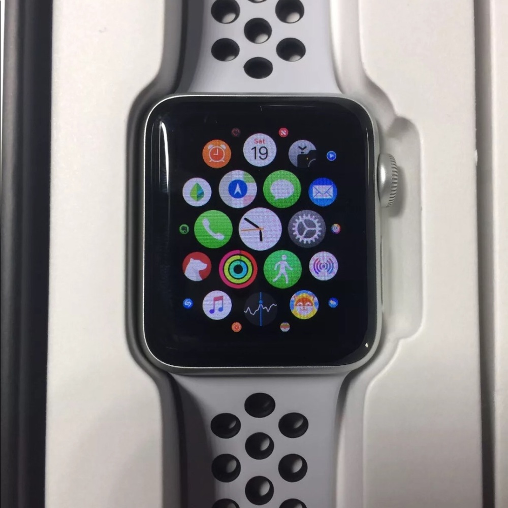 Apple Watch Series 3 Silver Aluminum 38mm GPS - Picture 6 of 8